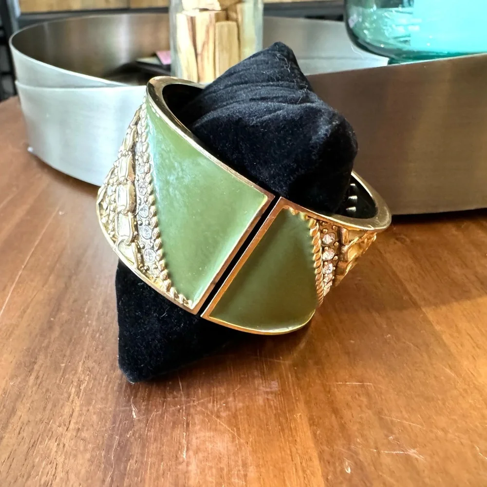 Retro Chain Design Wide Clamper Bracelet